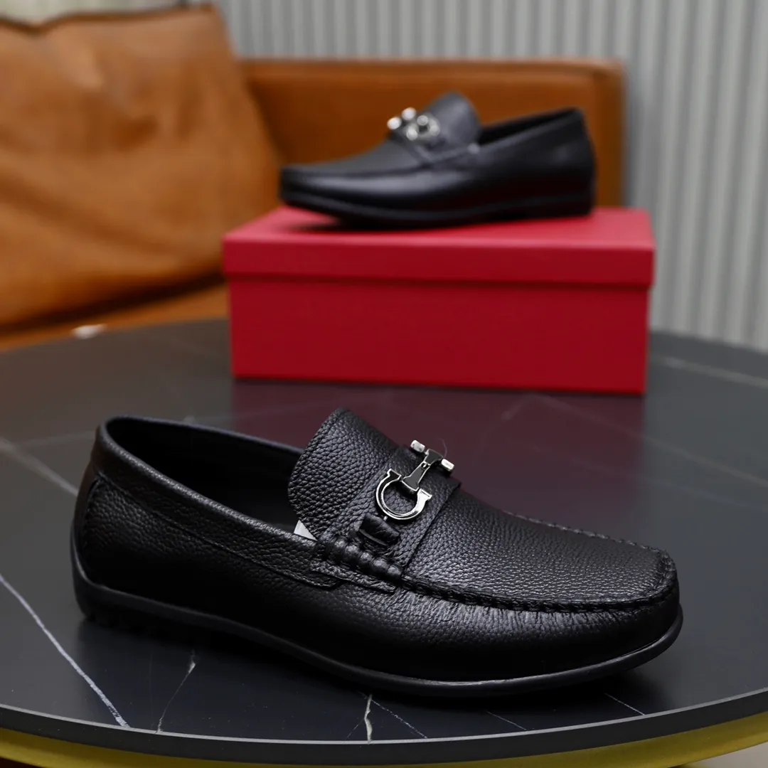 Men's shoes: 260🙅‍♂️🙅‍♂️🙅‍♂️Niuli Brand: Ferragamo Standard code: Men's code 38/44 (45 customized) Grade: Same as the official website Material: Original imported cowhide leather lining Original wear-resistant lightweight outsole Style category: Men's casual slip-on shoes Distinguished luxury brand elements top luxury Color: Actual picture color